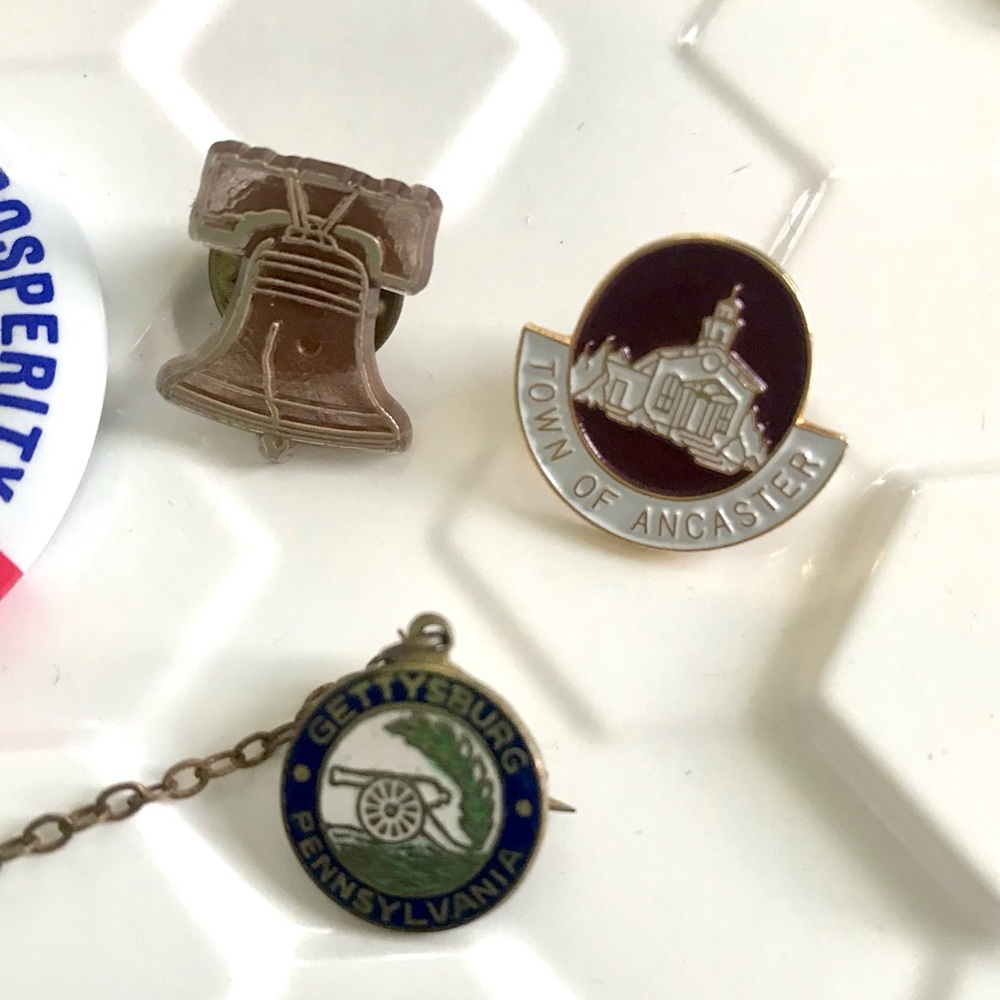 Vintage Philadelphia souvenir lapel pins set of 4 - Picture 2 of 3